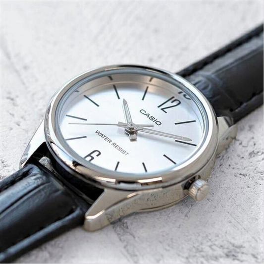 Reloj Casio LTP-V005L-7BU Blanco