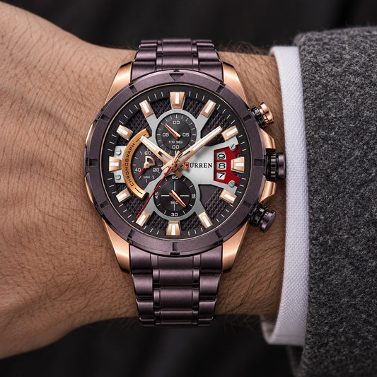 Reloj Curren 8401 Mora – en la muñeca