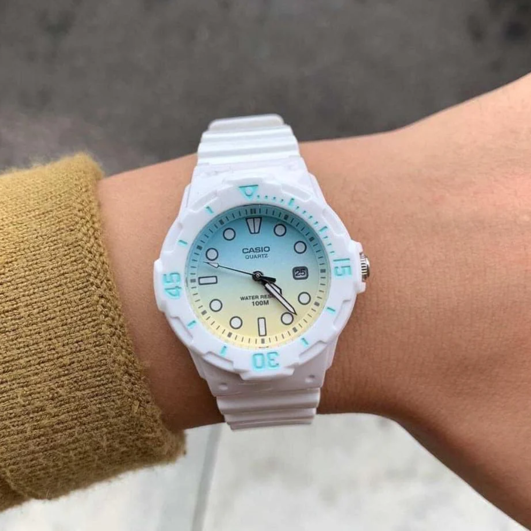 Reloj Casio LRW-200H-2E2V Blanco