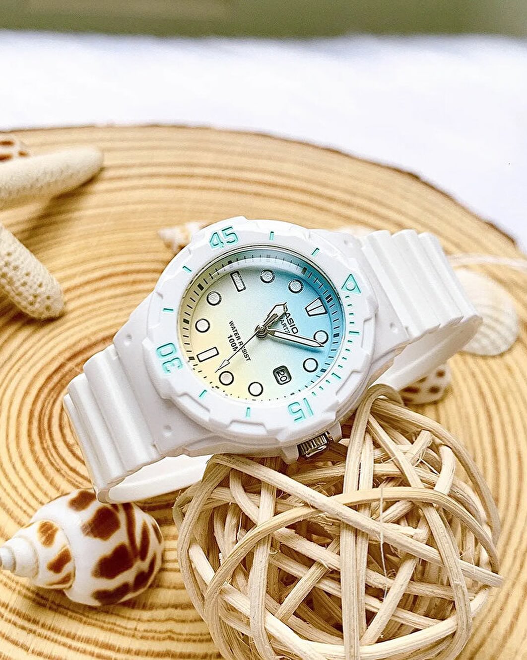 Reloj Casio LRW-200H-2E2V Blanco