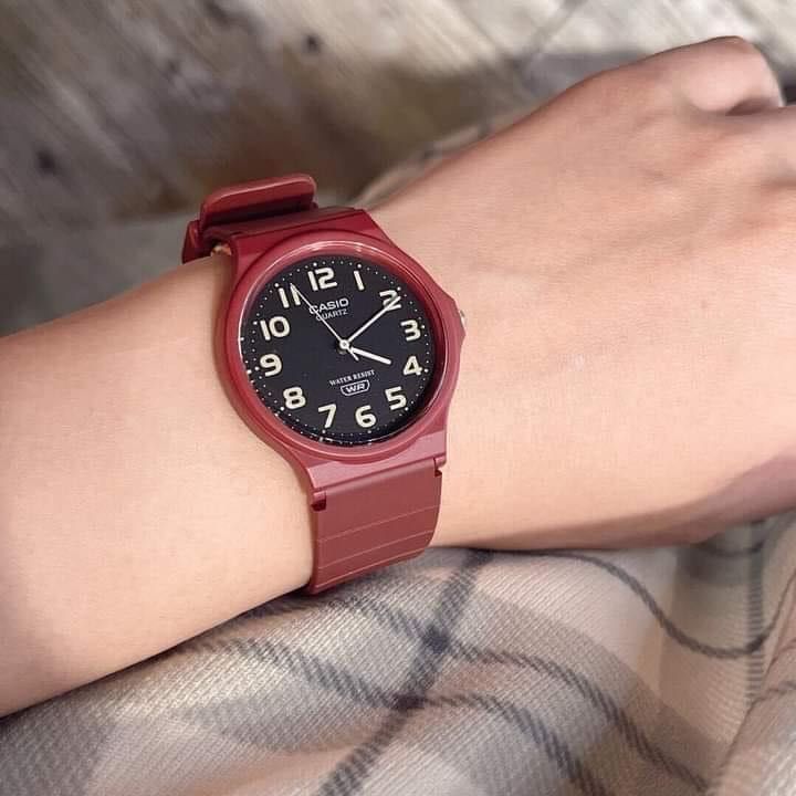 Reloj Casio MQ-24UC-4B Rojo