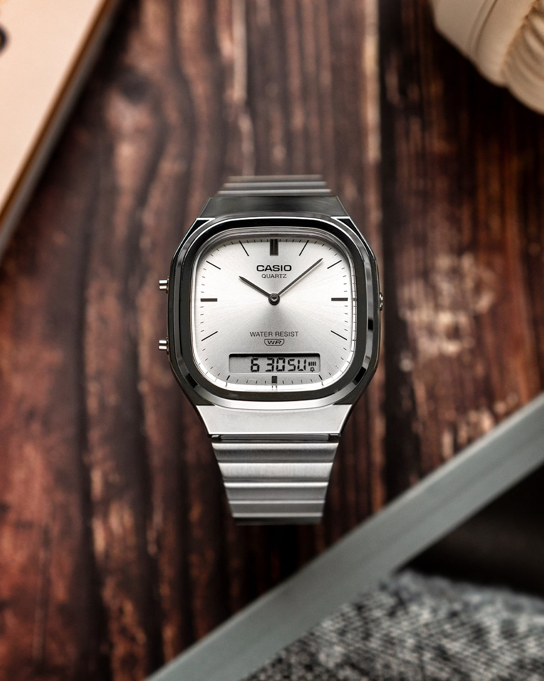Reloj Casio Vintage AQ-240E-7A Plateado