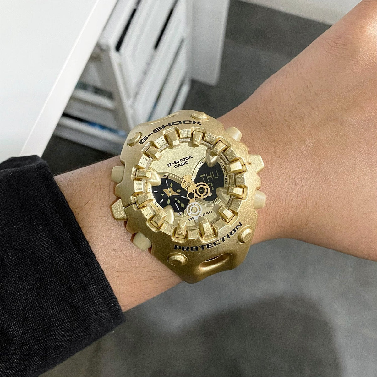 Reloj Casio G-Shock GA-V01A-9A Dorado