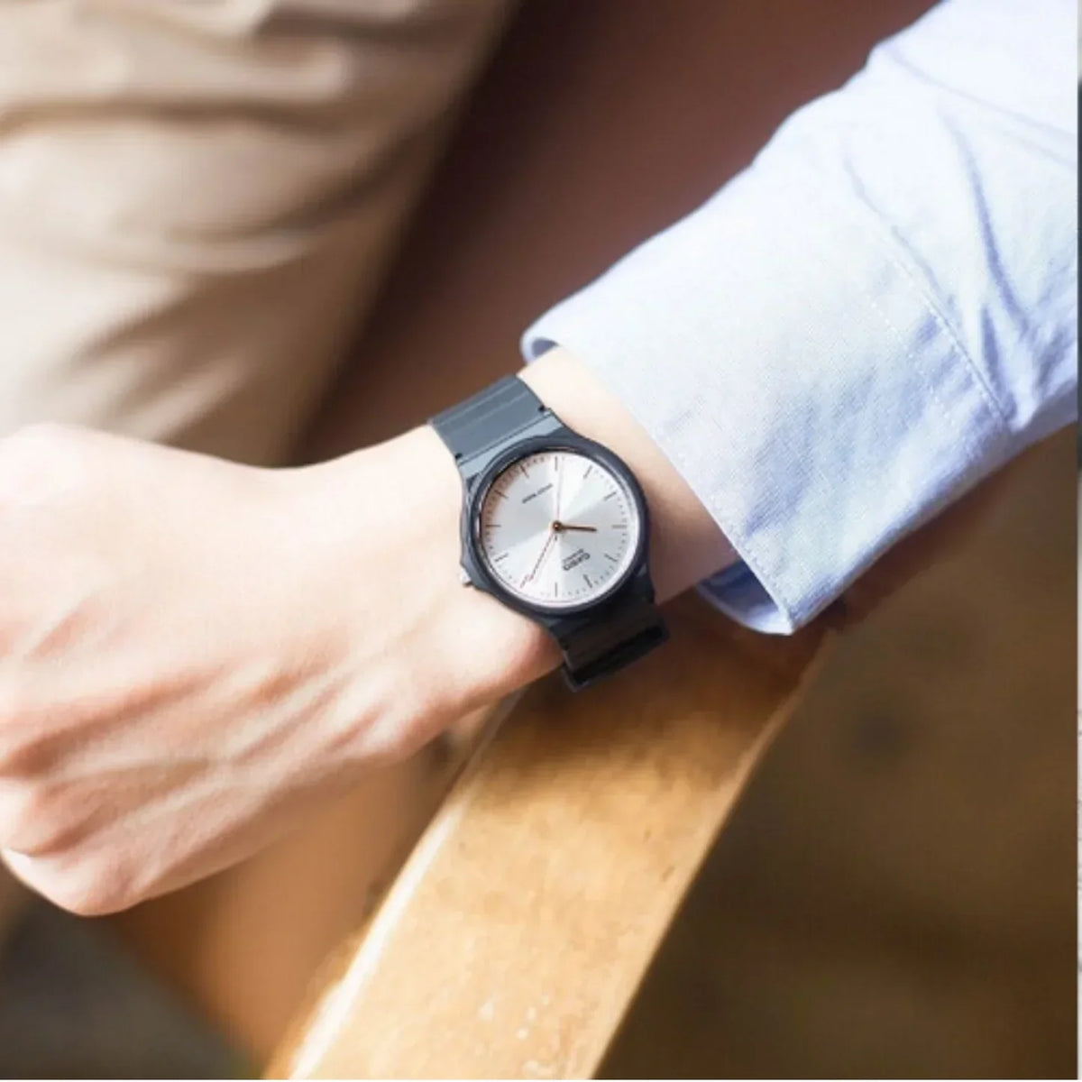Reloj Casio MQ-24-7E2L Blanco