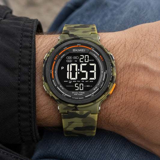 Reloj Scottie 1841 Camuflado Verde – en la muñeca