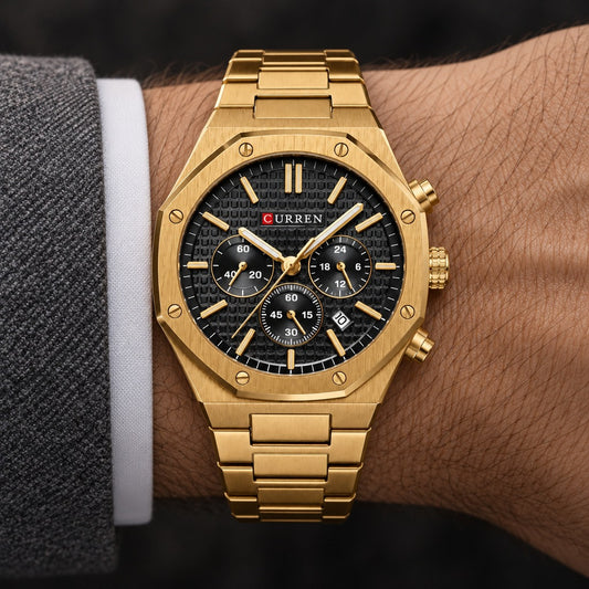 Reloj Curren 8440 Dorado Fondo Negro – en la muñeca