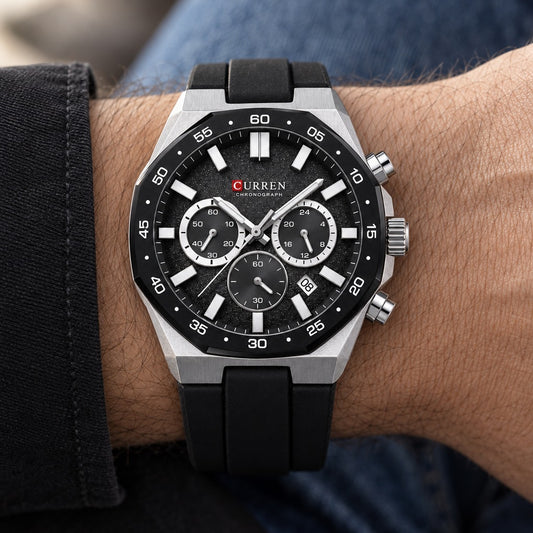 Reloj Curren 8489 Plata Fondo Negro – en la muñeca
