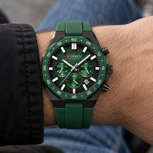 Reloj Curren 8489 Verde – en la muñeca