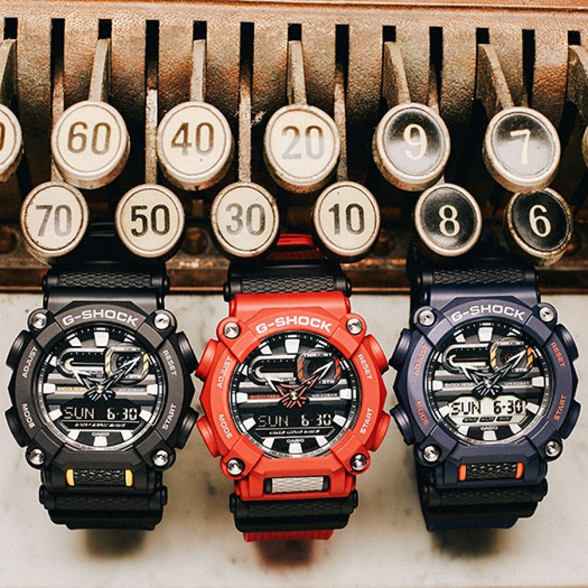 Reloj Casio G-Shock GA-900-4A Rojo